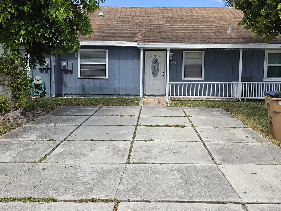 4717 NW 4th Ter