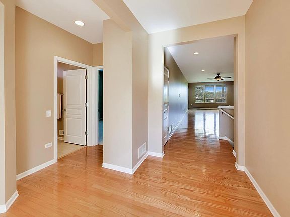 4th image of 3172 Ravinia Cir
