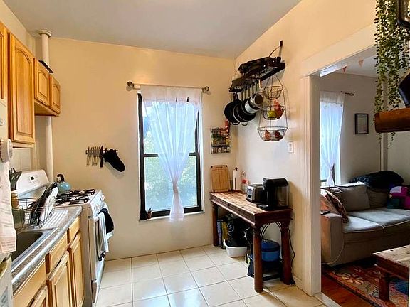 5th image of 442 14th St APT 3L