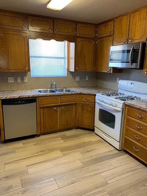 1st image of 1625 Aspen Dr APT E