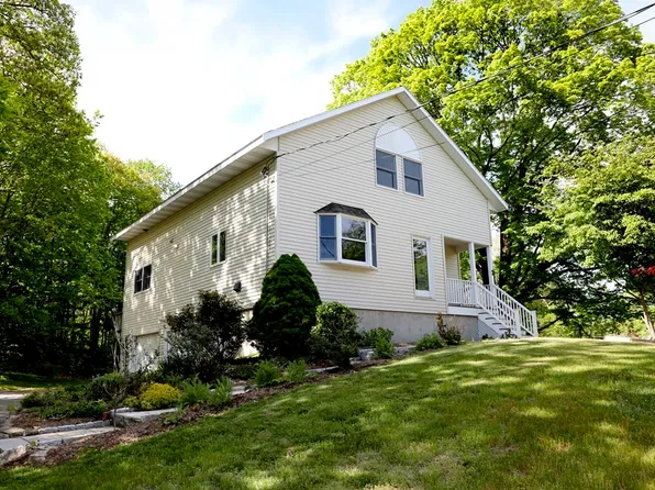 3 Marblehead St, North Reading, MA 01864