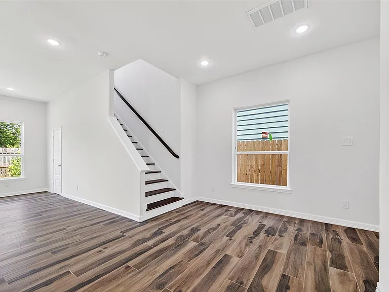 8628 Scott St — Photo 6