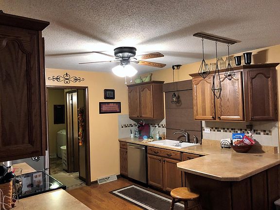 3rd image of 1718 Henry Dr