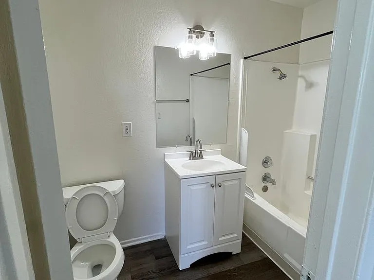 5910 Warren St — Photo 10