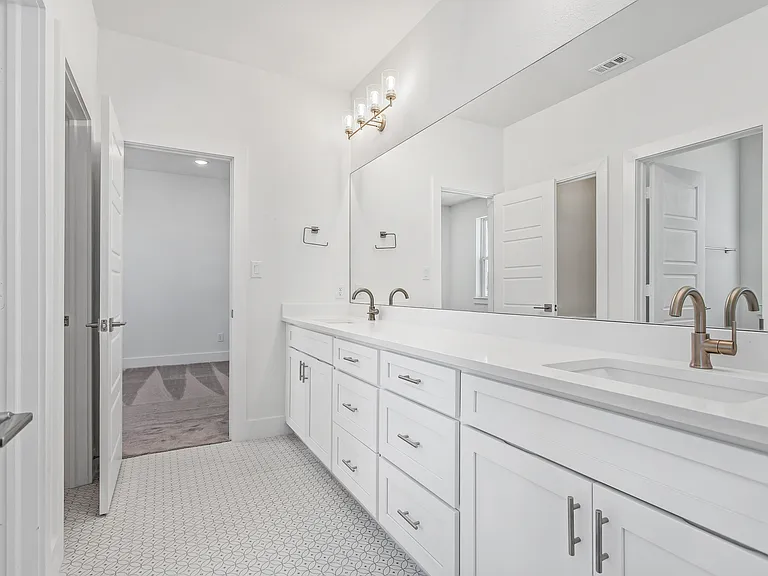 917 Protea St — Photo 37