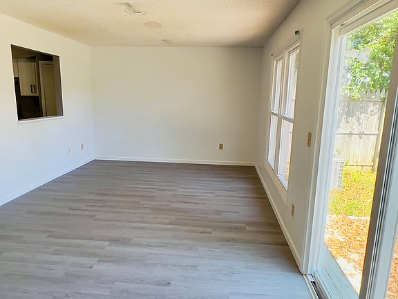 5th image of 5 Lexington Ct