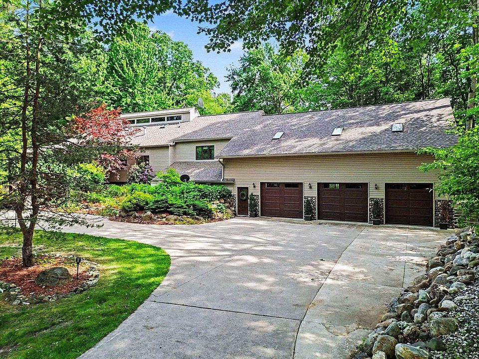 1st image of 2632 E Pineoak Ct