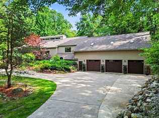 2632 E Pineoak Ct, Midland, MI 48642