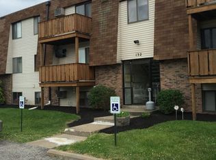 132 Fox Hill Ln APT B, Elyria, OH 44035