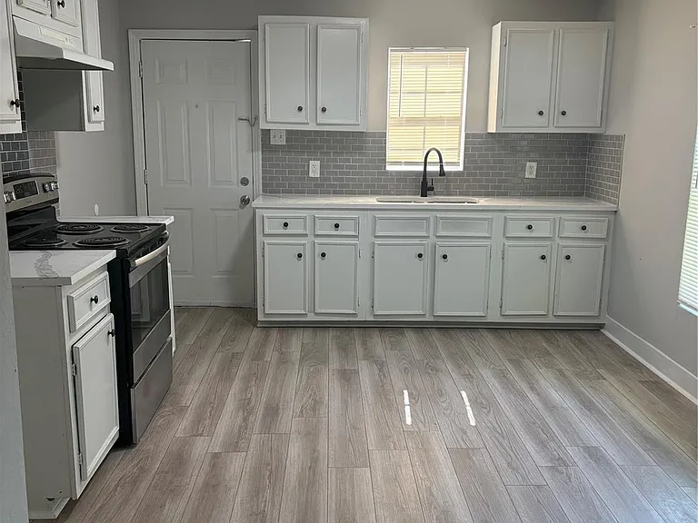 604A Randall St — Photo 1