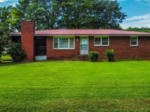207 Floral Dr SE, Cartersville, GA 30121