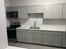 813 W 8th St, Wilmington, DE