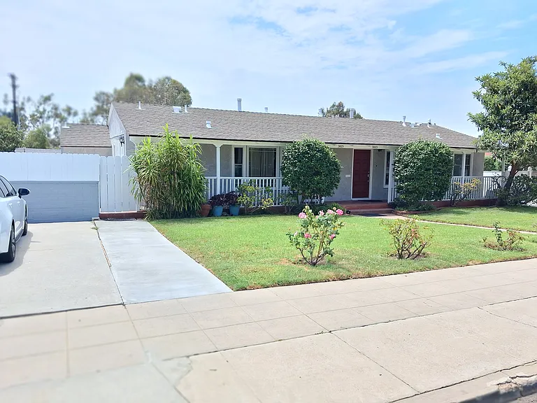 3003 E St — Photo 2