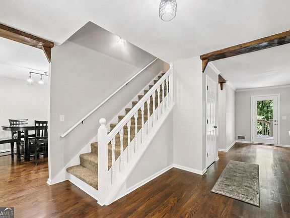 3rd image of 3832 Whitney Pl