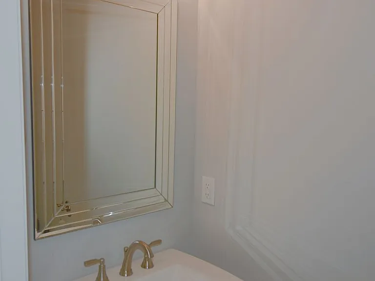 555 Gresham Ln #E4 — Photo 8
