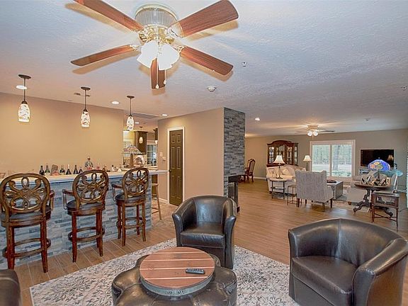 5th image of 12425 Pine Oak Dr