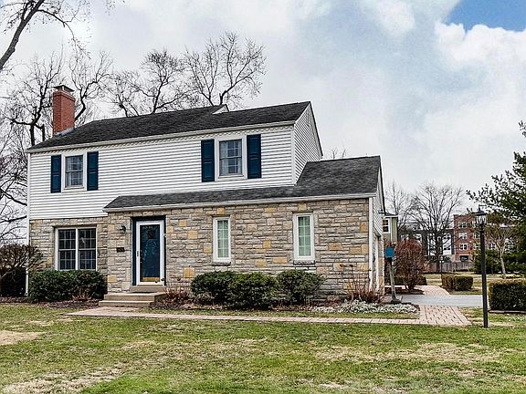 2nd image of 1609 College Hill Dr
