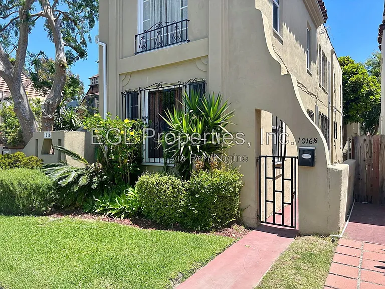 1016 1/2 S Crescent Heights Blvd — Photo 24