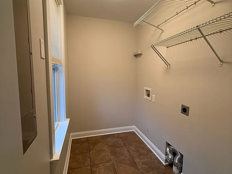 120 Clouter Creek Dr — Photo 43
