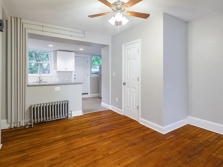 129 Krams Ave — Photo 8