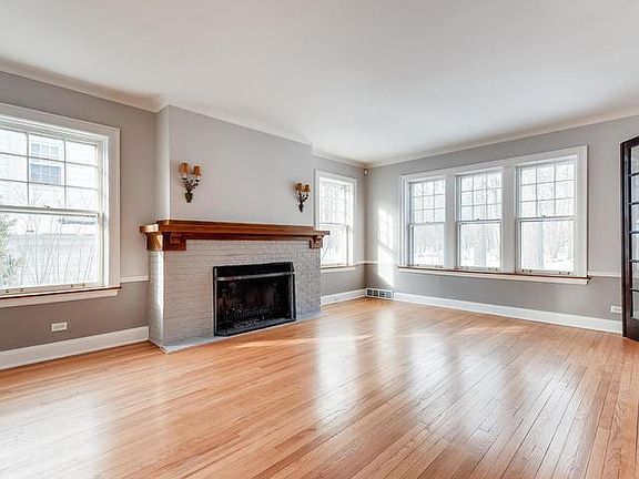 3rd image of 1007 Thatcher Ave