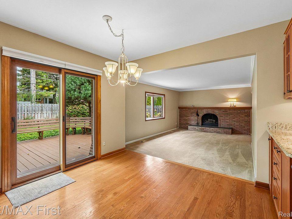 3232 Essex Dr, photo 9