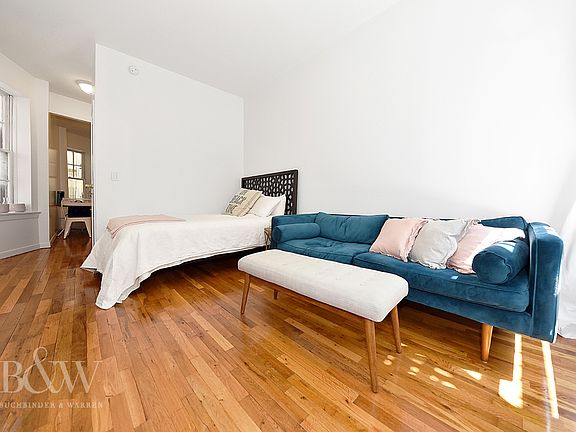 3rd image of 320 W 17th St APT 4RW