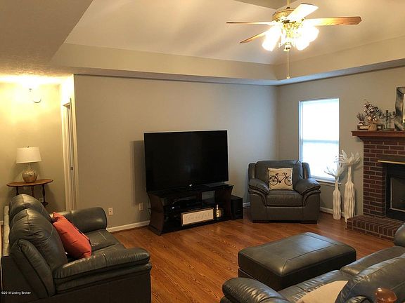 3rd image of 107 Woodfield Cir
