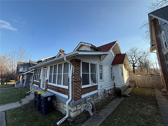 5th image of 2215 E Meyer Blvd