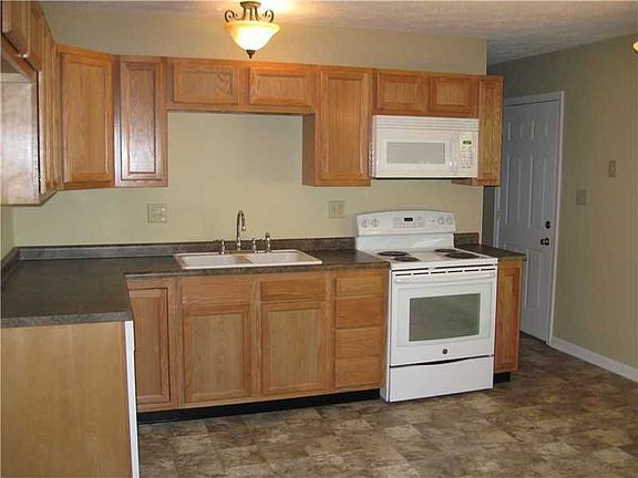 5th image of 130 Old Trail Dr
