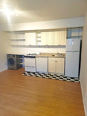 3rd image of 250 E 112th St #1A