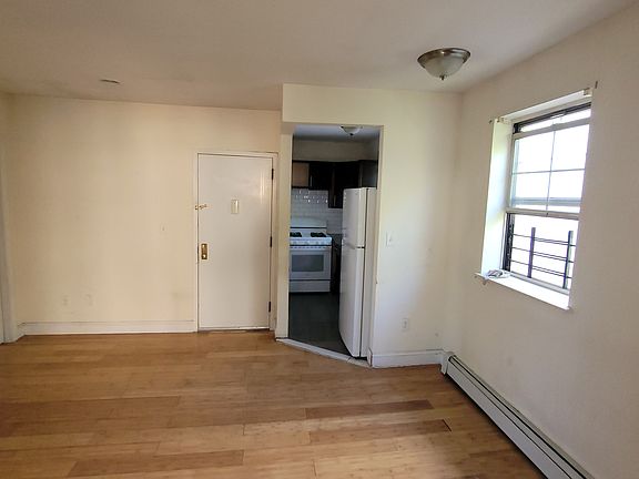 4th image of 877 Union Ave Floor 1
