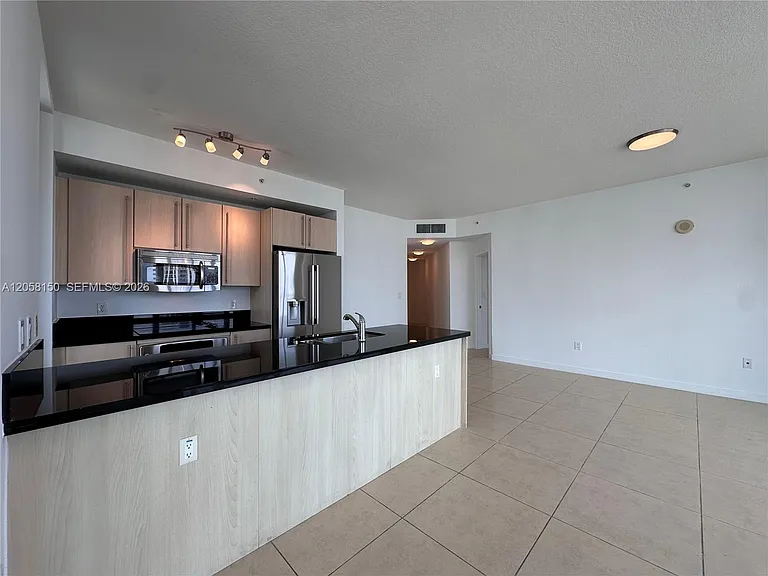 1111 SW 1st Ave #1525 — Photo 9