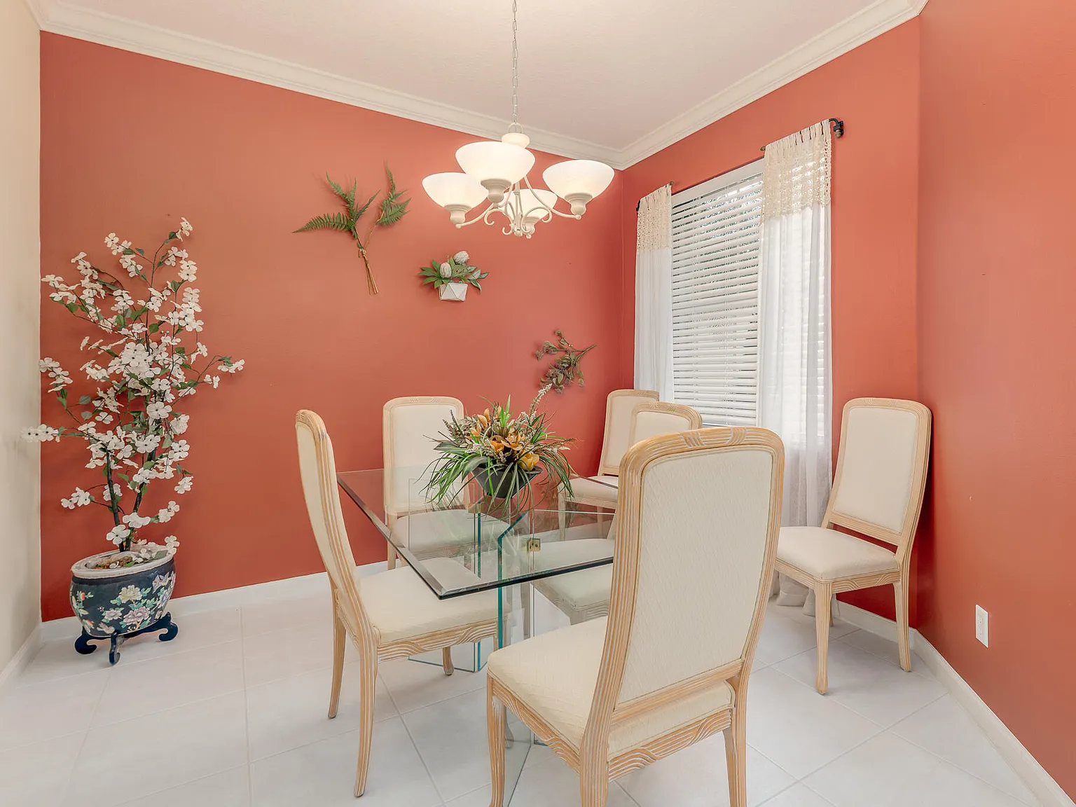 2 bed, 2.0 bath, 1669 sqft, $2,600 — Photo 4
