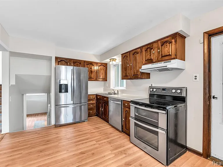 8211 Carrousel Blvd — Photo 15