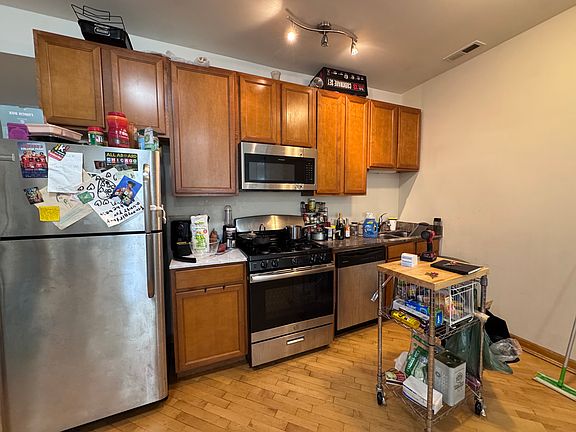2nd image of 1712 W Greenleaf Ave #2
