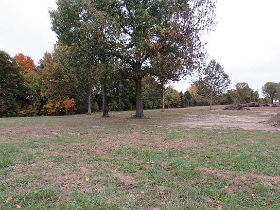 3rd image of 1047 Schoolview Dr