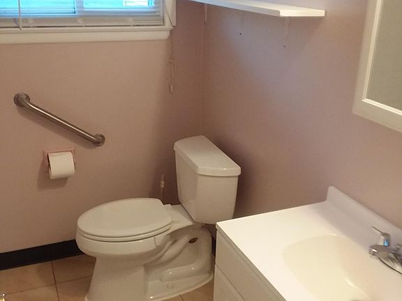 Bathroom/Bano.