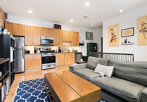 5th image of 440 Irving Ave #1B