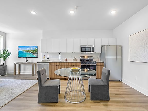 4th image of 30 McAdoo Ave #305