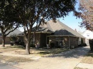 512 Springhill Dr, Hurst, TX 76054