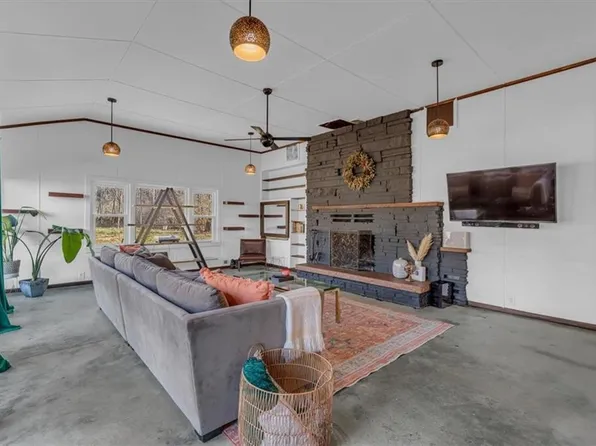 7533 Olive St, Kansas City, MO 64132