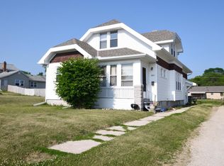 2011 Salisbury Rd, West Bend, WI 53090