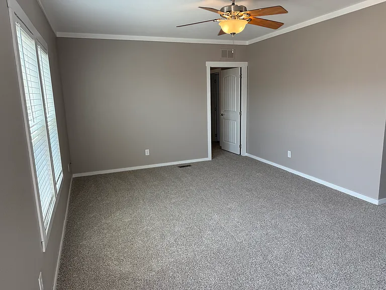 Oak Crest — Photo 21
