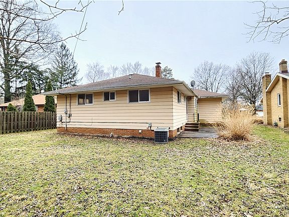 3rd image of 1781 Sherwood Blvd