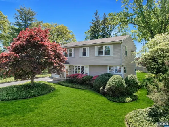 248 Vitmar Pl, Park Ridge, NJ 07656