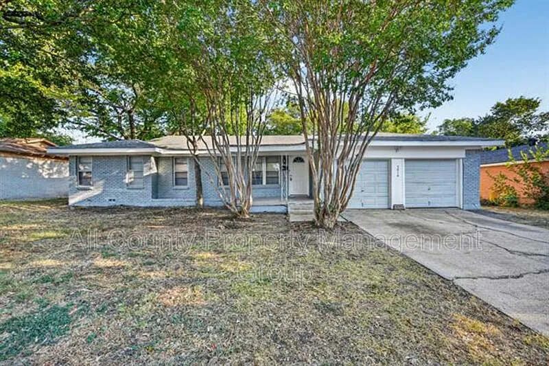 5016 Sabelle Ln