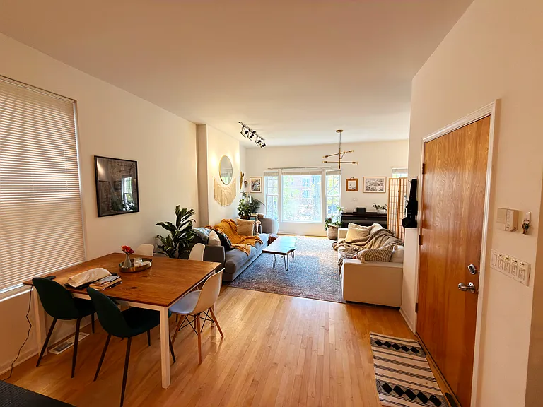 1409 N Wicker Park Ave #1F — Photo 3