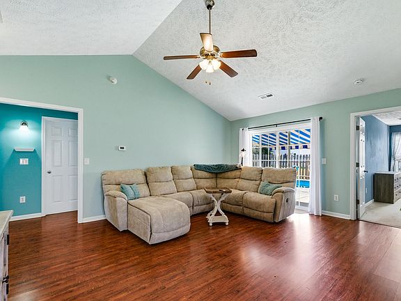 4th image of 527 Cottage Oaks Circle