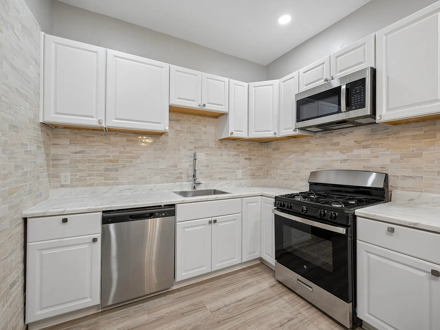 2 bed, 1200 sqft, $1,695 — Photo 3